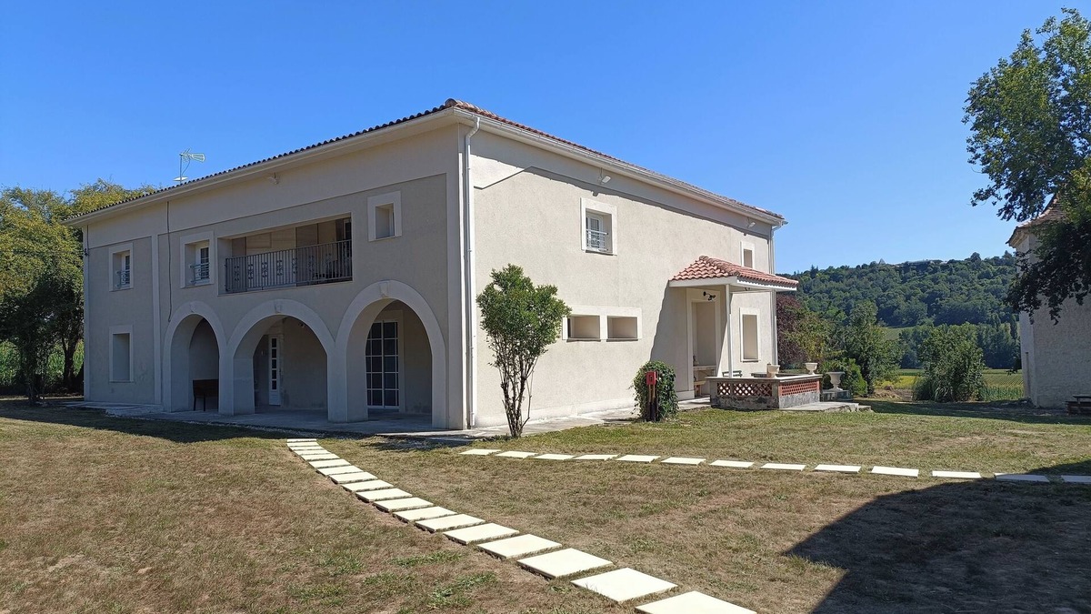 Blaymont House | Big cottage country 8 bedroom, pool, game room, spa, 24 people