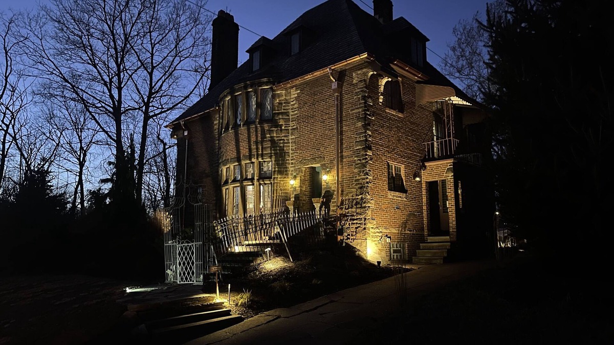 Parma Other | Big Creek Castle Retreat- 5 BR, 1acre next to the Metroparks-5 mi to Cle Airport