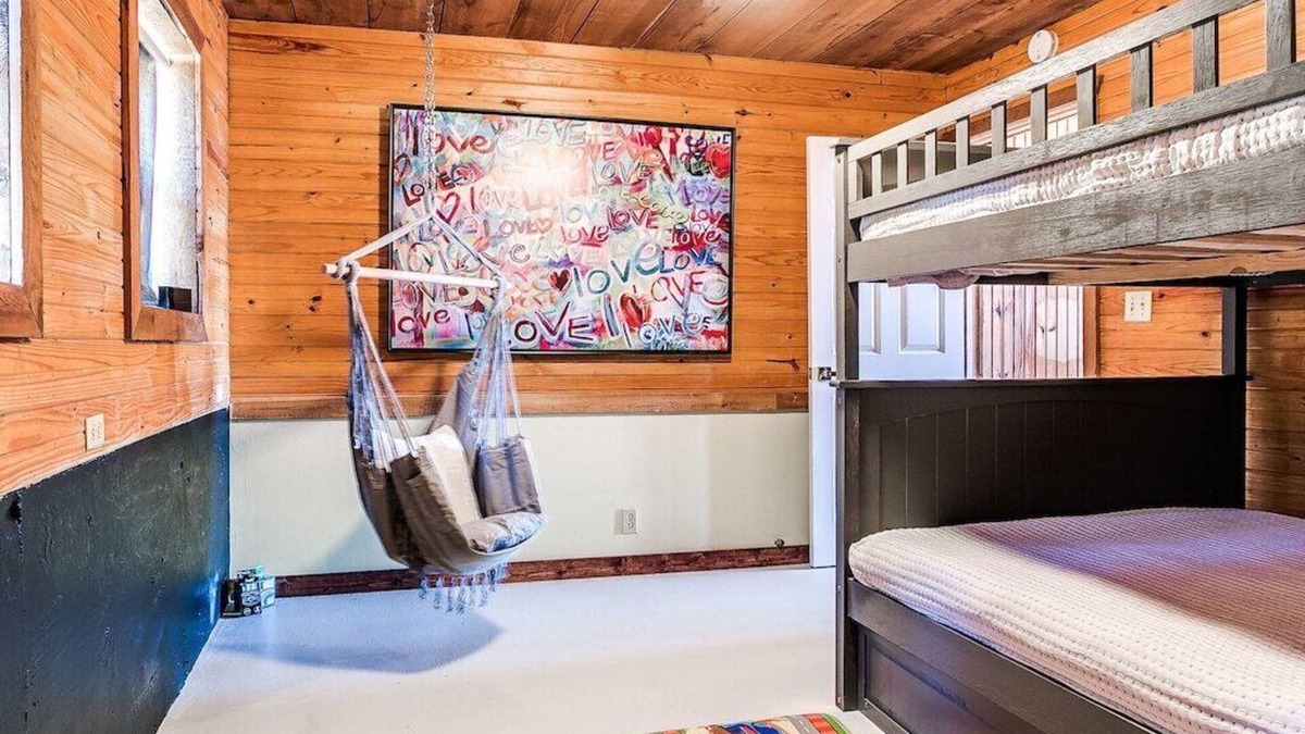 Hoyt House | Big Discount for Sandy Waterfront beach Home 3/3 w/Hot Tub firepit zipline pond