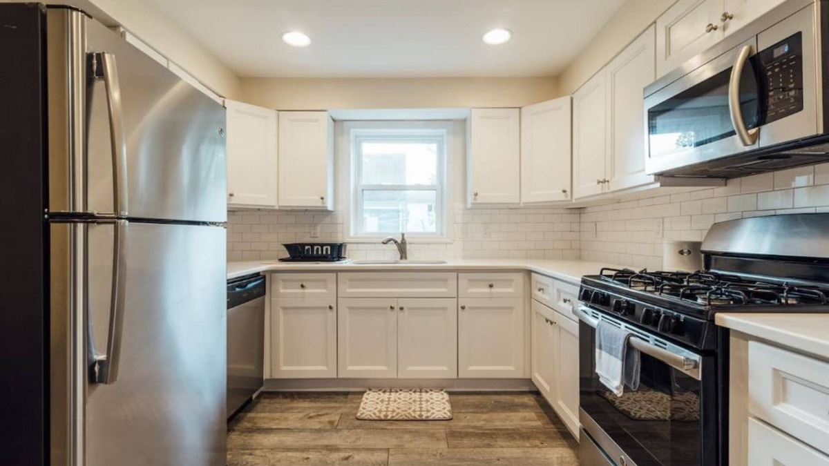 Ewing Apartment | ⭐Big Family/Group?⭐ Spacious, Comfy 3BD/2BA Apt!