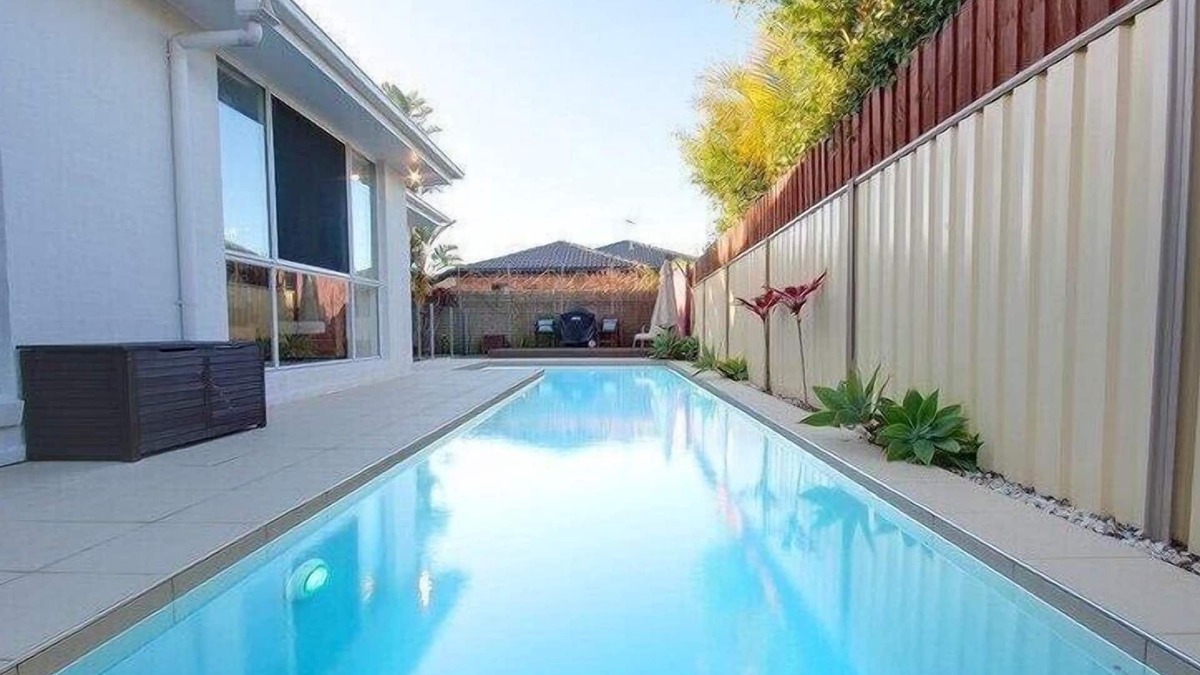 Sandstone Point House | BIG Family home, Bribie Holidays, Sandstone Point Hotel Events!