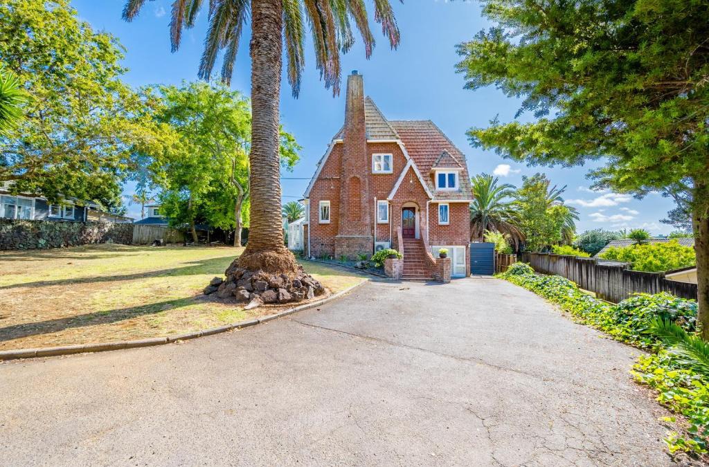 Papatoetoe Villa | Big Family House 9 BR 4BH 13 BED