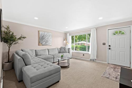Dearborn Heights House | Big Fenced Backyard Sleeps 8