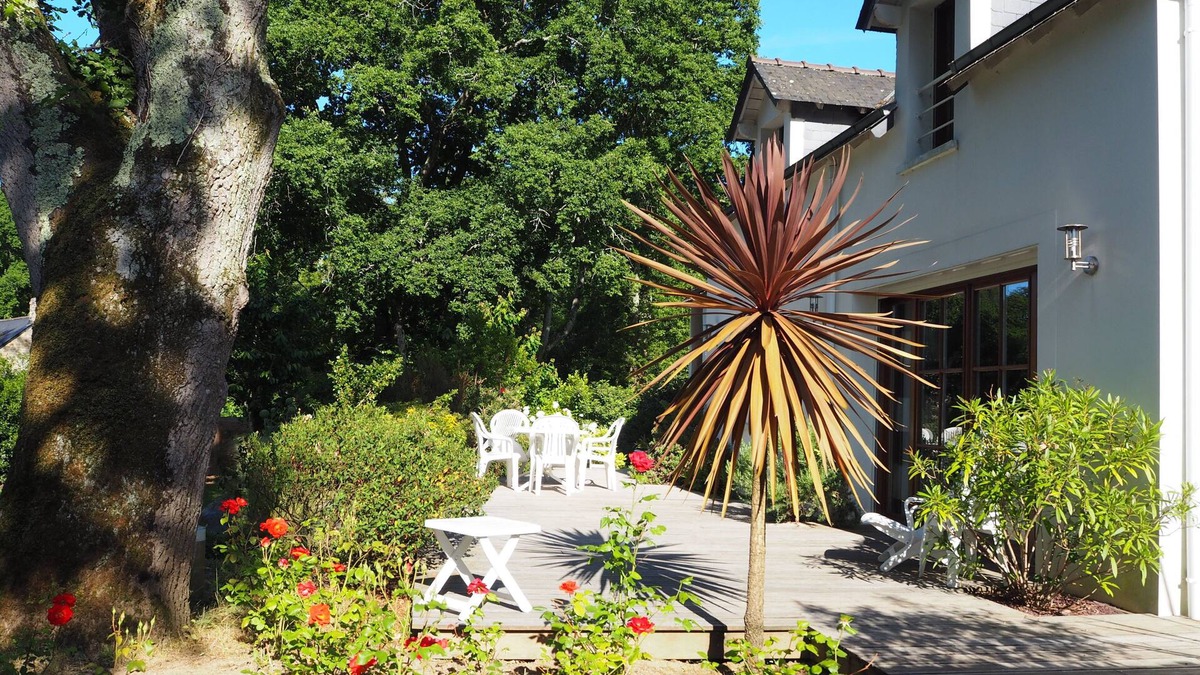 Arradon House | Big garden, 200m beach, shops 500m, wifi,
