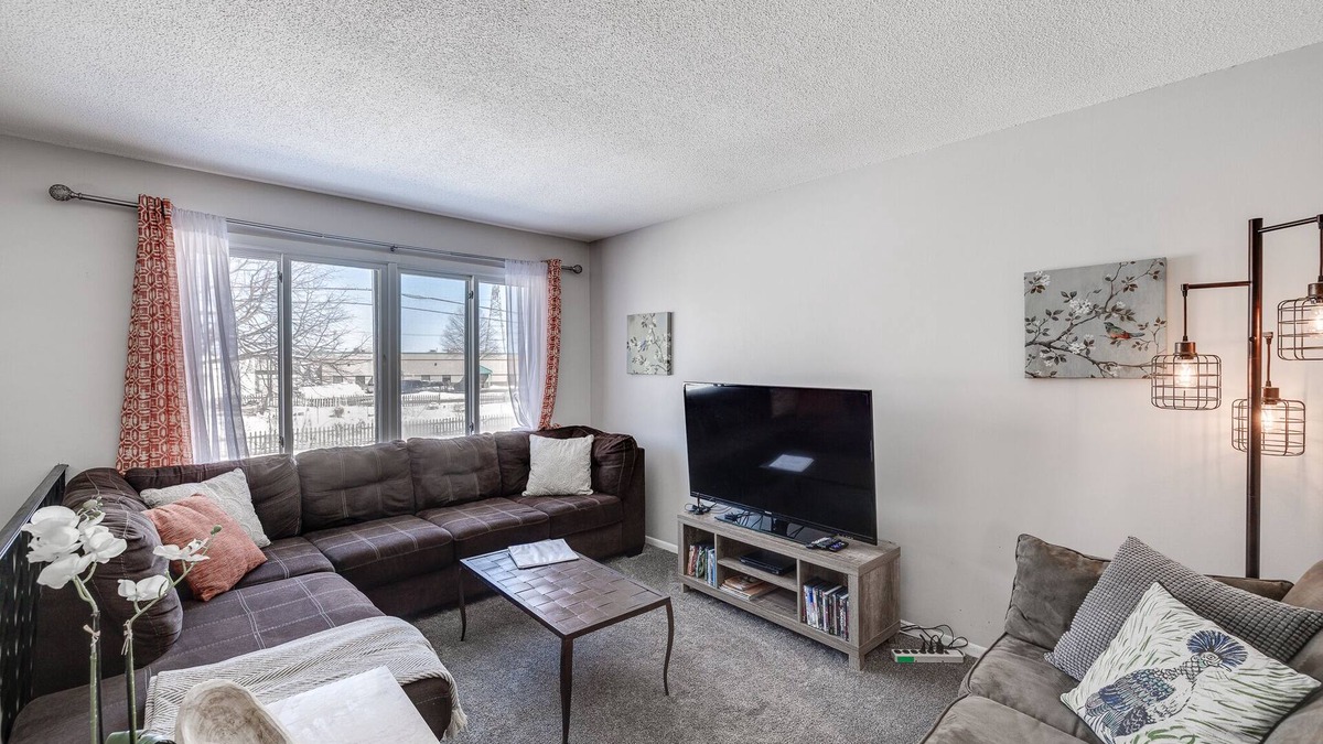 Midway House | Big Group Stay In Midway 12 Beds Central Location