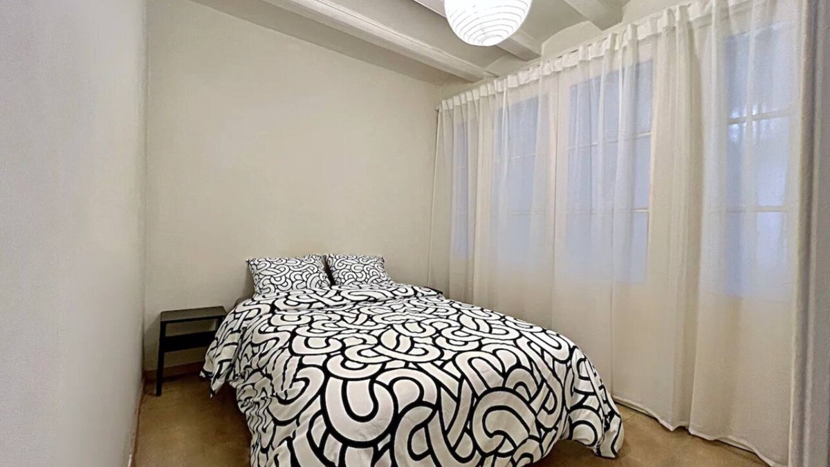 La Maternitat i Sant Ramon Apartment | Big groups of 6 person welcome in center of Barcelona