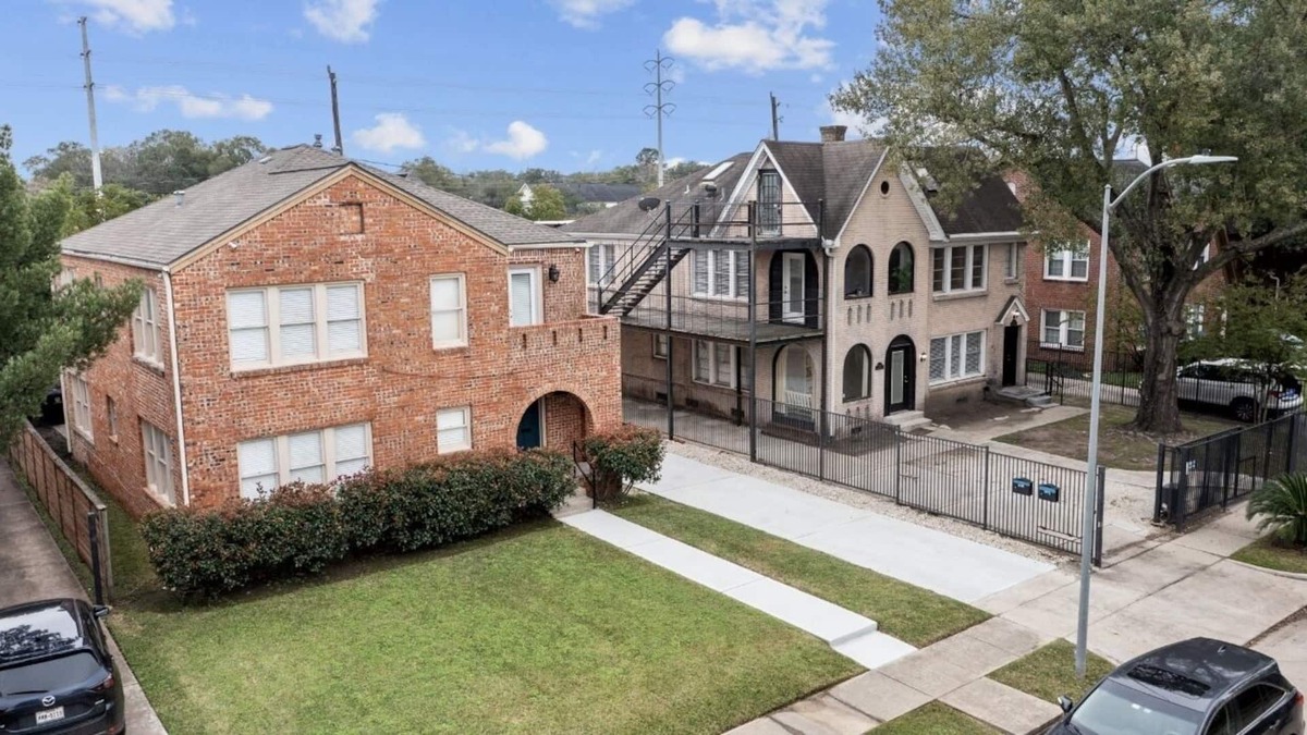 Boulevard Oaks House | BIG Groups Welcome!