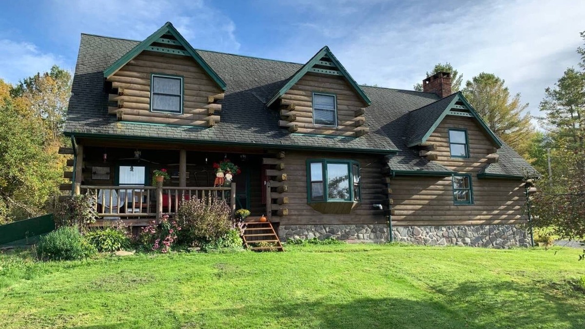 Maplecrest House | Big Hollow Log Cabin is just 4.5 miles from Windham Mountain Resort.