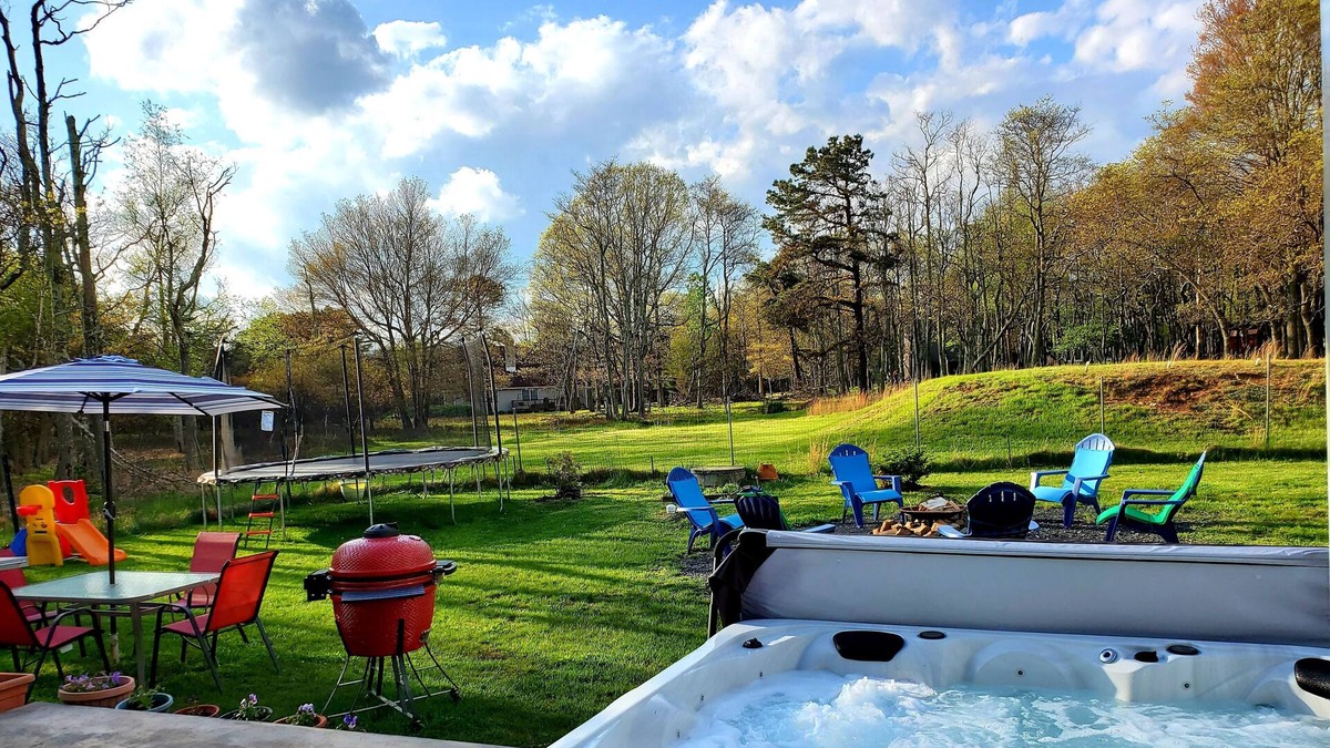 Albrightsville House | Big house, hot tub, sauna, fireplace trampoline, fire pit.