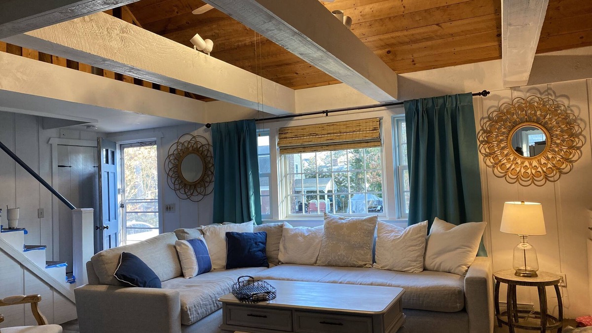South Dennis House | Big House in Heart of Cape. Close to Everything!