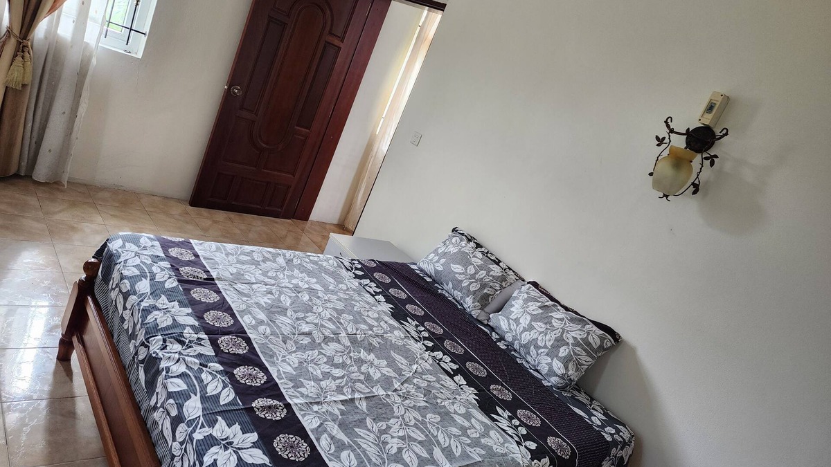 Quatre Bornes Bed & Breakfast | Big house located near metro center, hospital, and restaurants