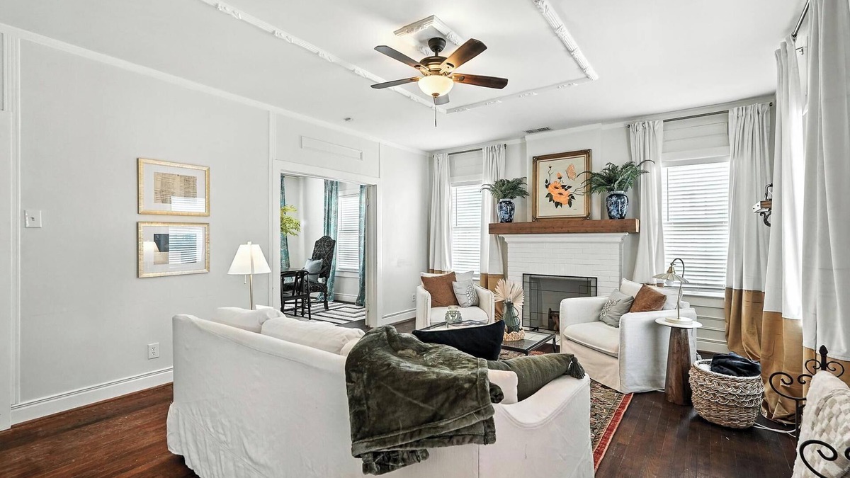 Sayles Blvd. Area House | Big House on Highland: Your Country Escape