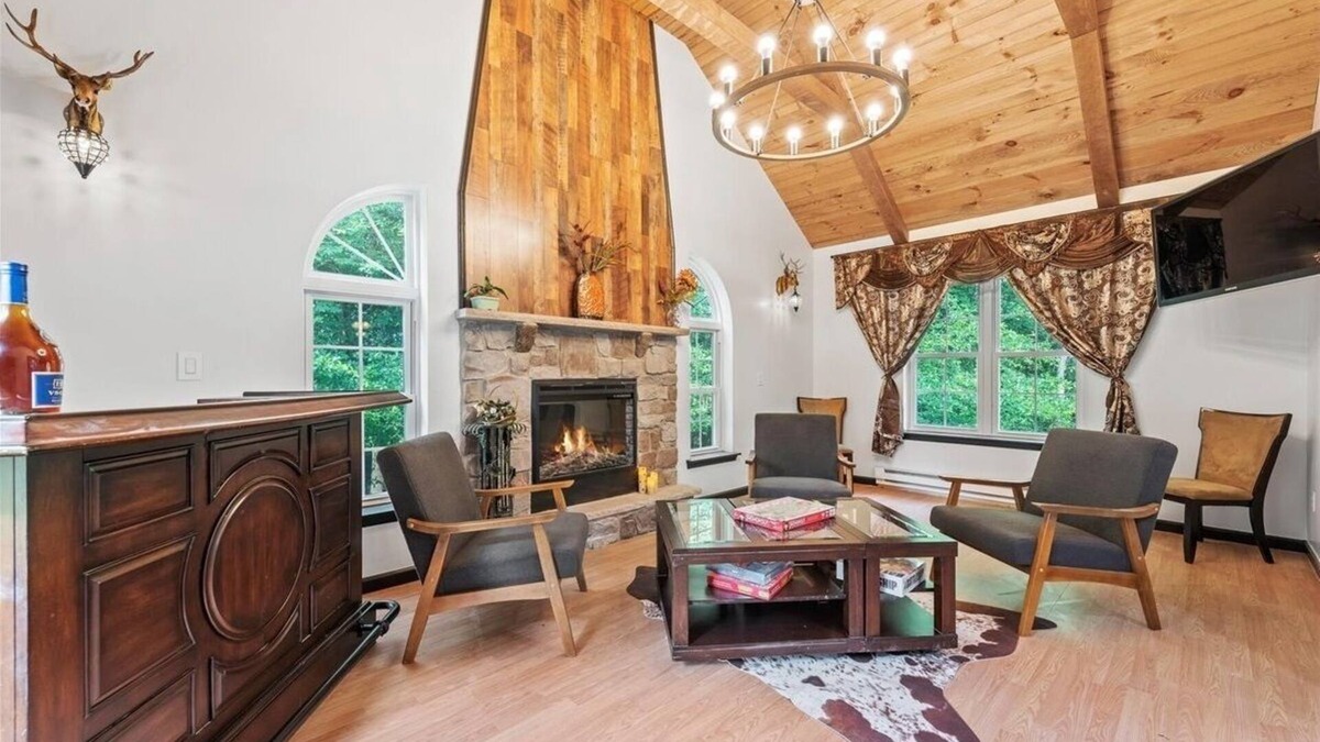Long Pond House | Big House Pocono w/outdoor spa, Sauna, game room, BBQ, by Kalahari & Camelback