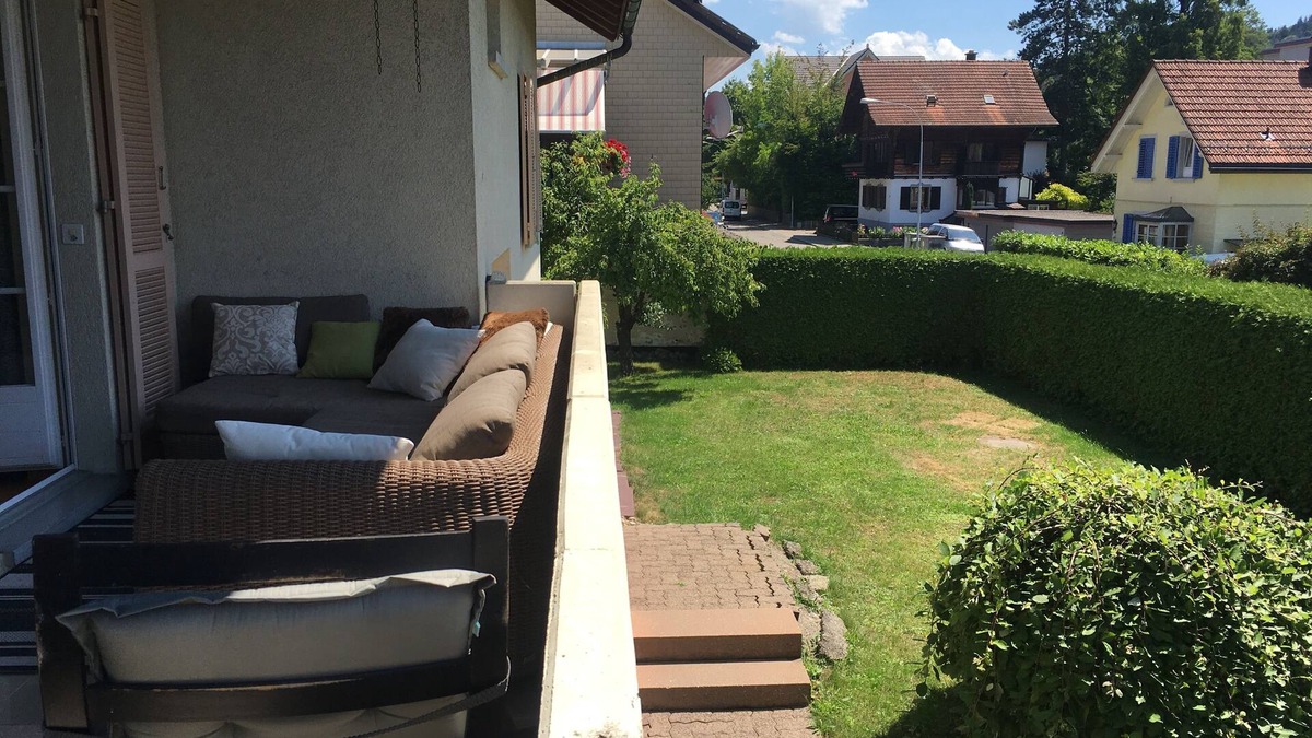 Pfaffikon District House | Big House With 7 Rooms on 2 Floors and Free Parking in Front for Yourself