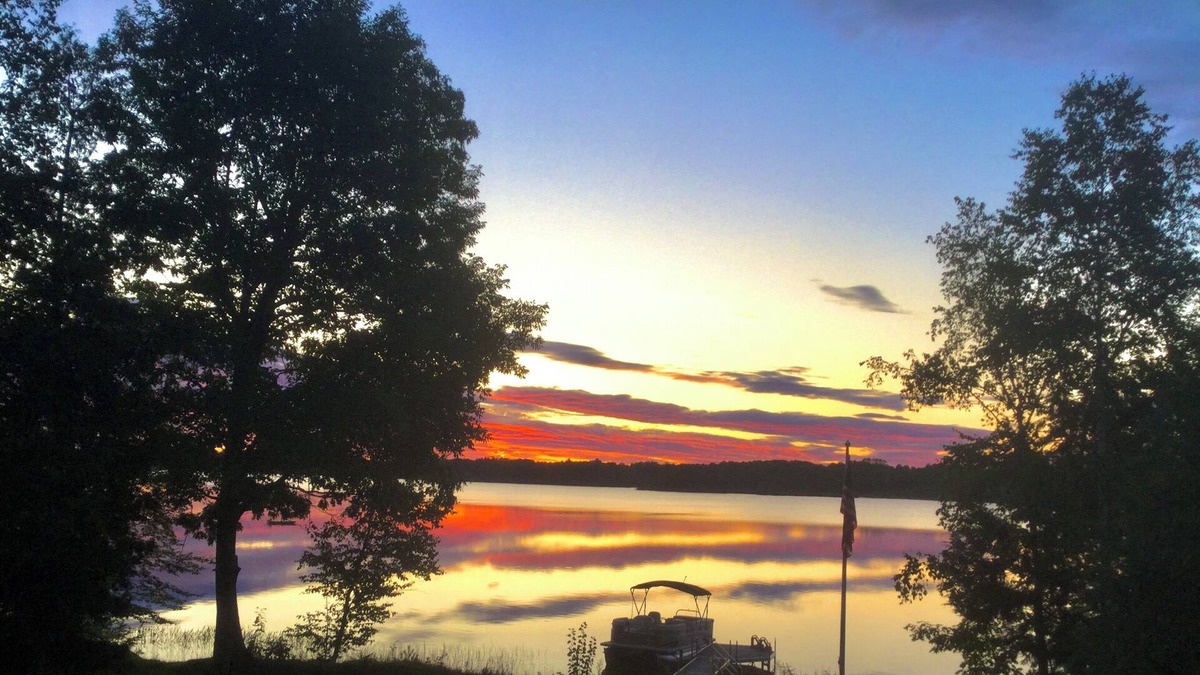 Saint Albans House | Big Indian Lake House - PONTOON BOAT USE INCLUDED