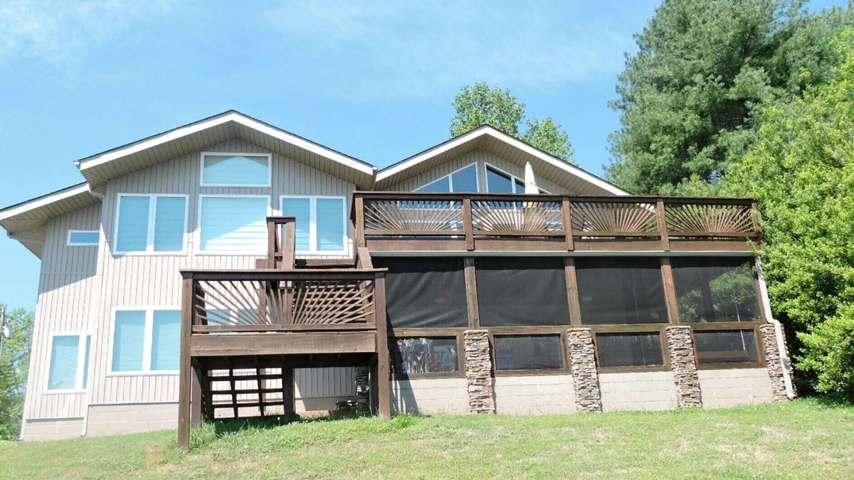 Winchester House | Big Lake Views Tims Ford Lake! Lots of space and great for family get togethers