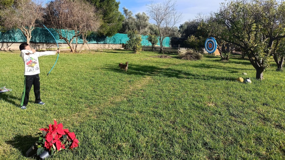 Lliria House | Big lawn villa in City of music, near equestrian center,outdoor fun,orchard