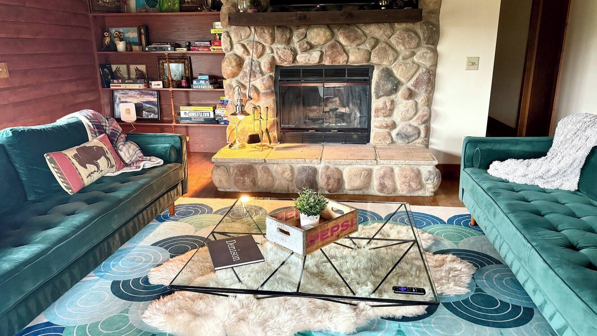 Summit Station Cabin | Big Log Cabin 3 miles Denison & Granville. Farm views.