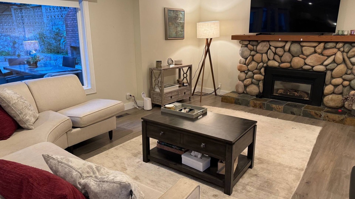 District of North Vancouver Apartment | Big modern one-bedroom suite, full kitchen, mins away from ski resort, trails.