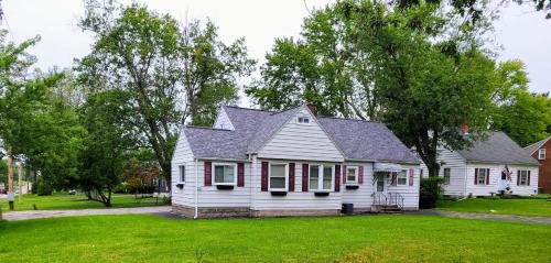 West Seneca House | Big new house with huge parking