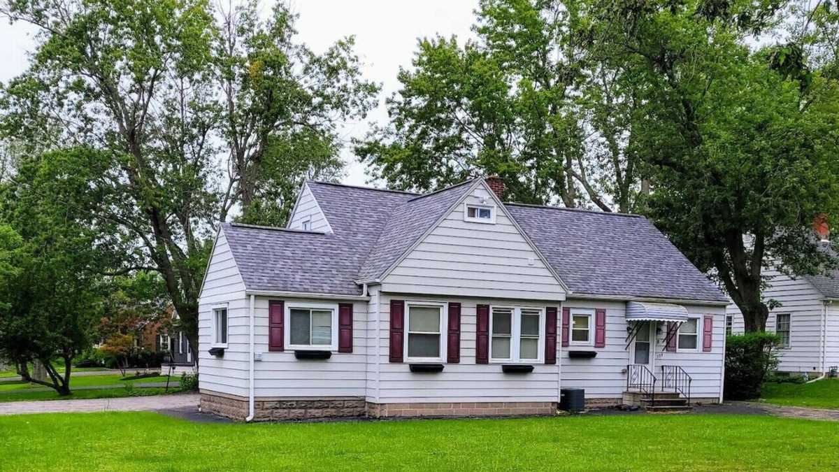 West Seneca House | Big new house with huge parking