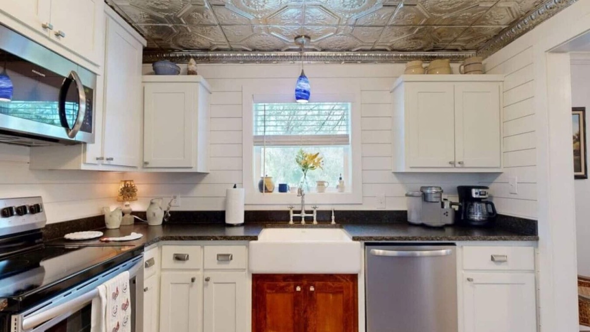 Wellborn House | Big Oak Farmhouse - TAMU 8 Miles