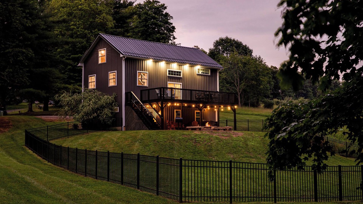 Howard House | Big Oak Retreat -10 min to Kenyon - 18th century barn