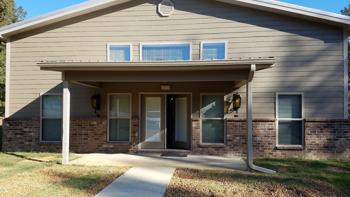 Tie Plant House | BIG OAKS LODGE New Lodge! 3 bedroom, 3 1/2 baths, full kitchen and laundry.