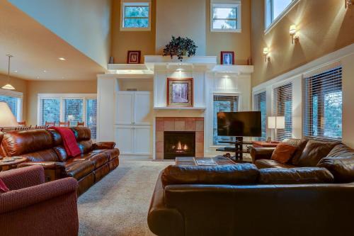 RiverWild House | Big Pine Home on Deschutes River Trail