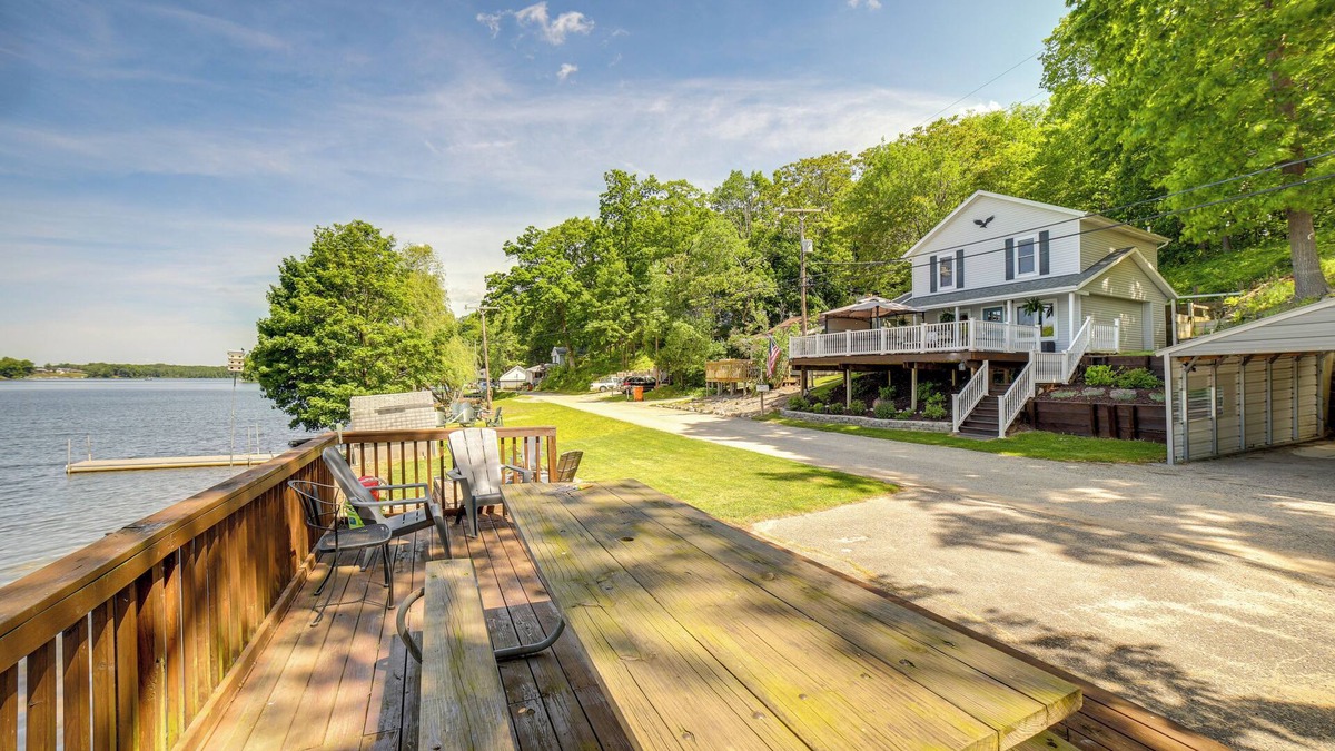 Smyrna Cottage | Big Pine Island Lake Cottage w/Boat Dock & Kayaks