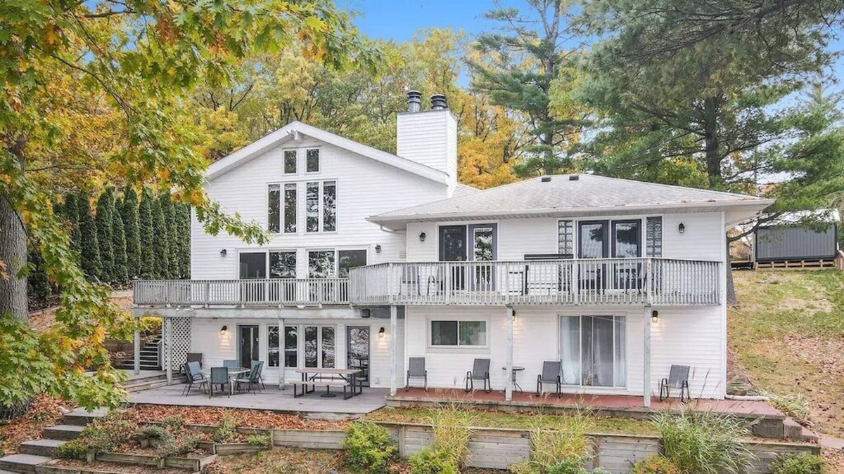 Smyrna House | Big Pine Island Lake Escape. Pontoon boat available to rent!