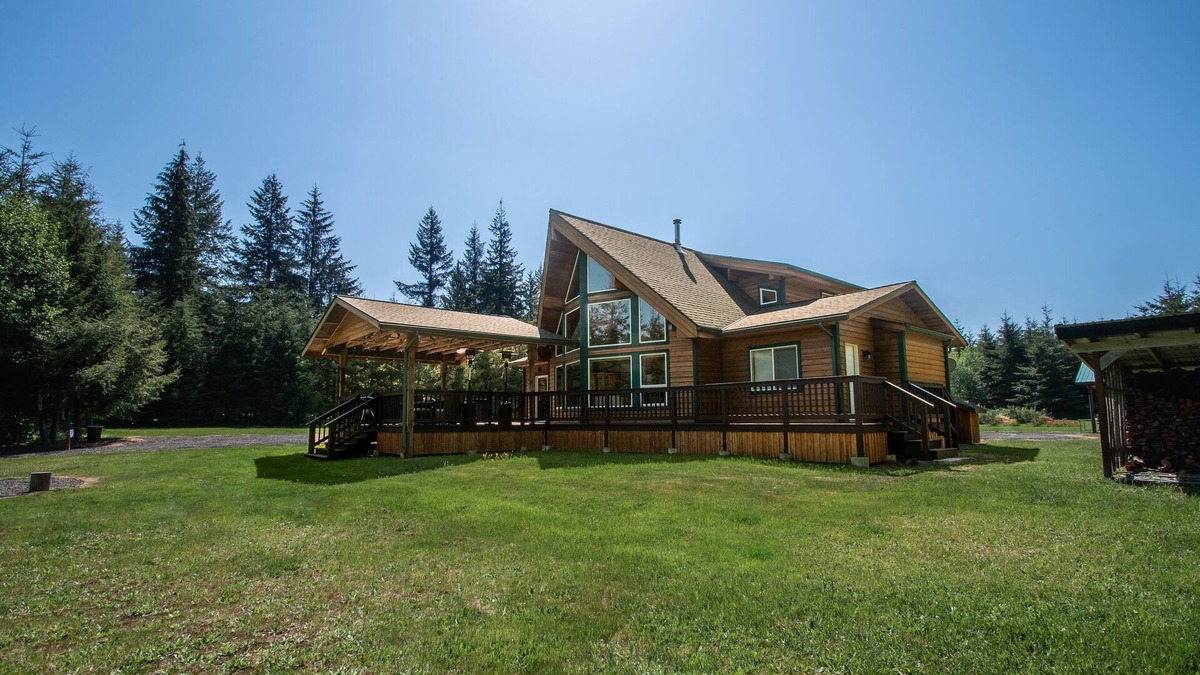 Forks House | Big Pine Retreat in Forks, WA near the Calawah River