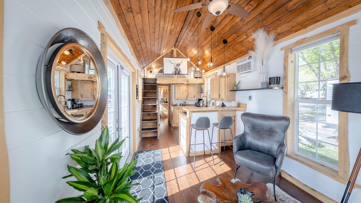 Draper Cabin | Big Profile, Tiny Mtn Cabin