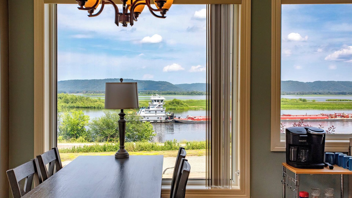 Minneiska House | Big River Escape Grandview Manse