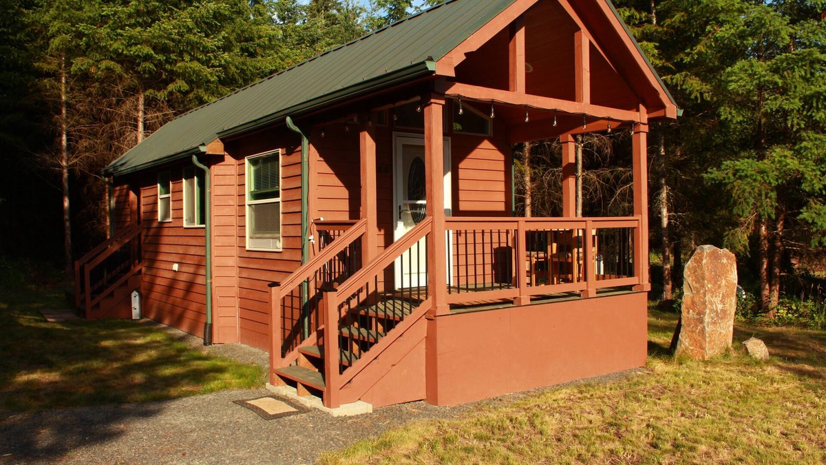 Adna Cabin | Big Rock Cabin; cozy & private on 13 acres
