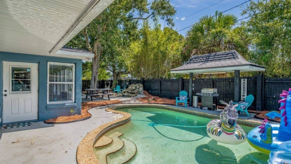 Melbourne House | Big Savings! 5BR Poolside