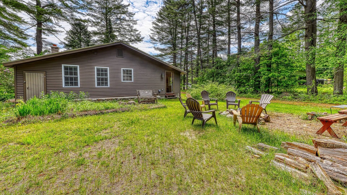 Chestertown House | Big single-level house with firepit & spacious yard - lake access nearby