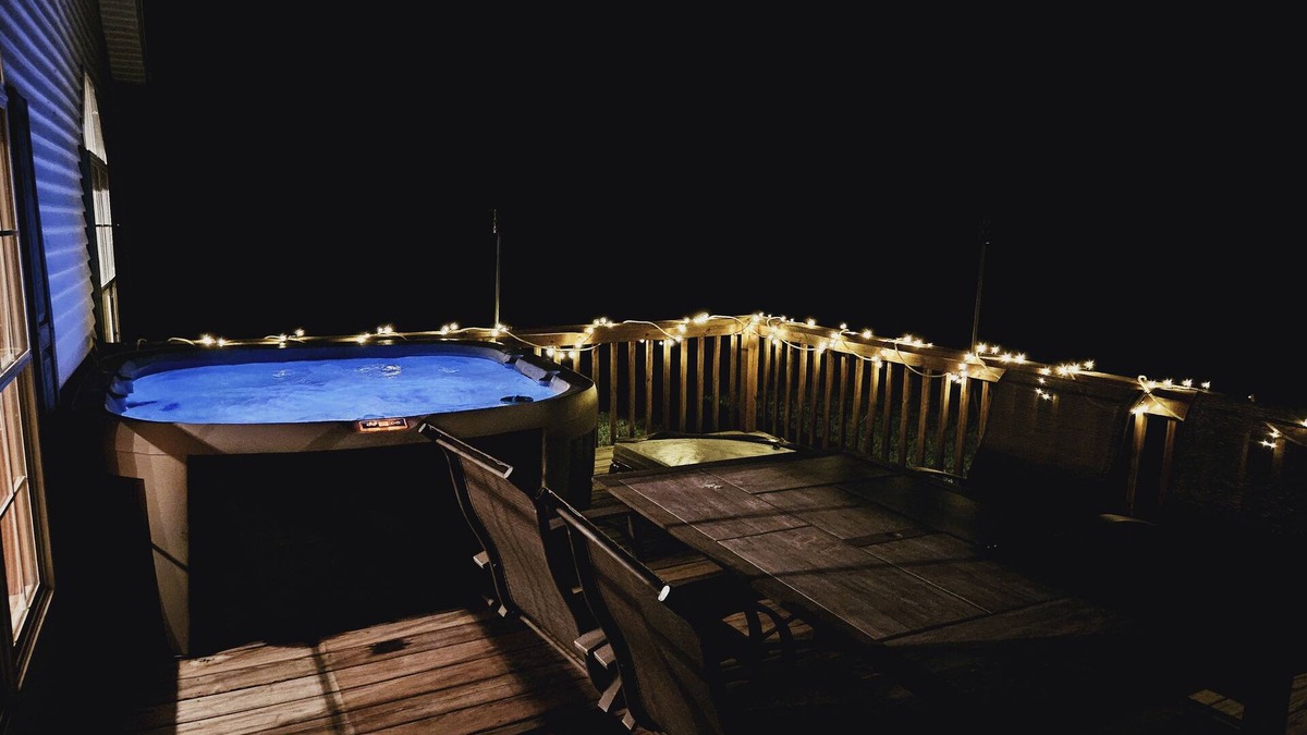 Alto Pass Cabin | Big Sky Cabin! Hot Tub! On the Wine Trail! Fire Pit! Pool Table! Large Deck!n