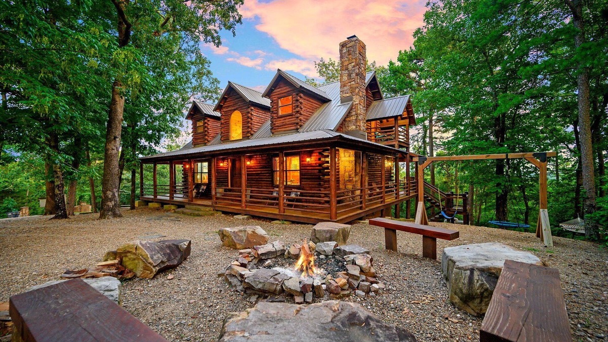 Broken Bow House | Big Sky Mountain Lodge-Spectacular Views-Hot TubGameRoomPlay-SetHike To River