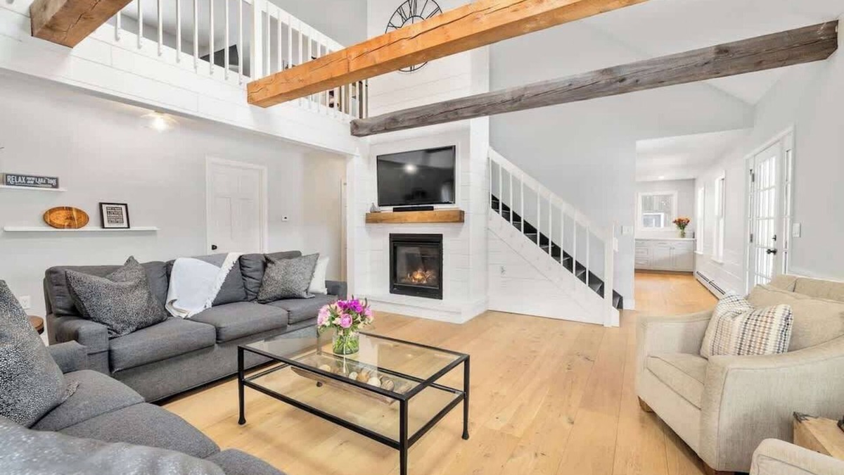 Newbury House | "Big Sky" Retreat Atop Sunapee/Ski + Lake Life