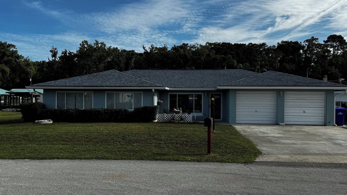 Astor House | Big Soothing 3-bedroom house with AC in Astor on the St John’s River!