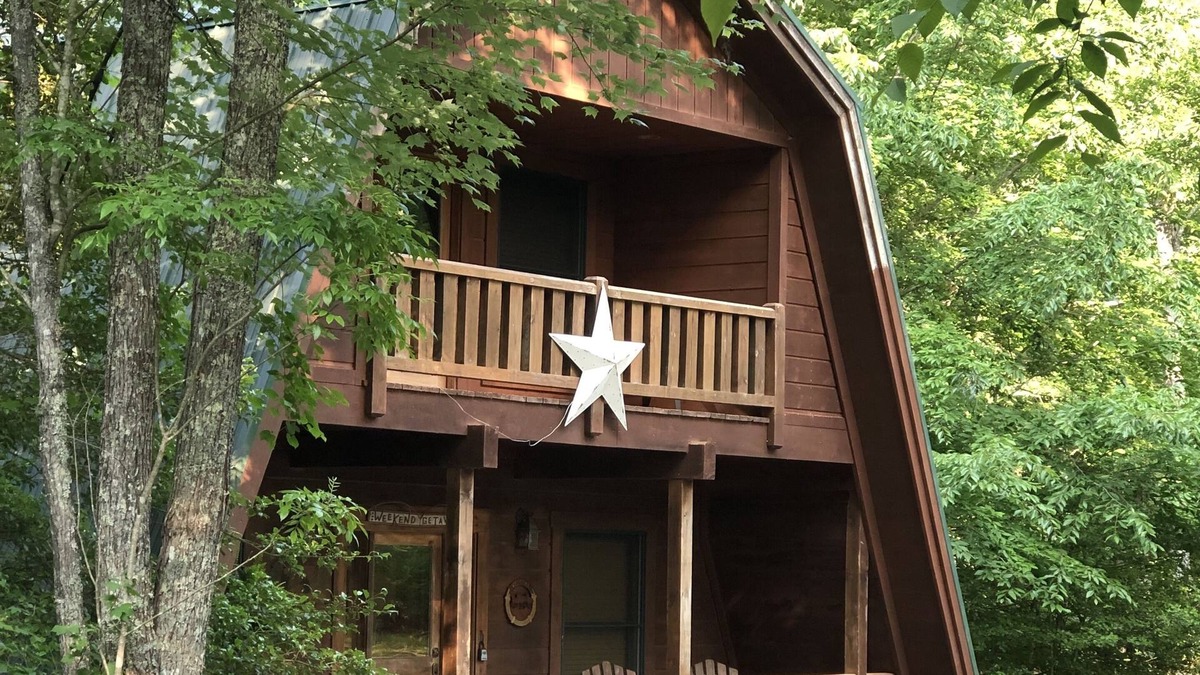 Revelo Cabin | Big South Fork! Peaceful, Relaxing, On the Trails…Six Decks ~ Nature’s Paradise!