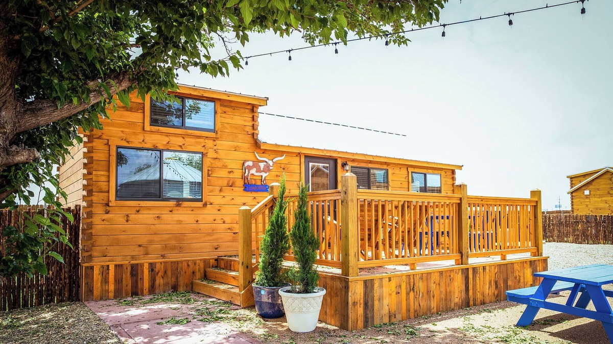 Amarillo Cabin | Big Texan Cabins Summ
