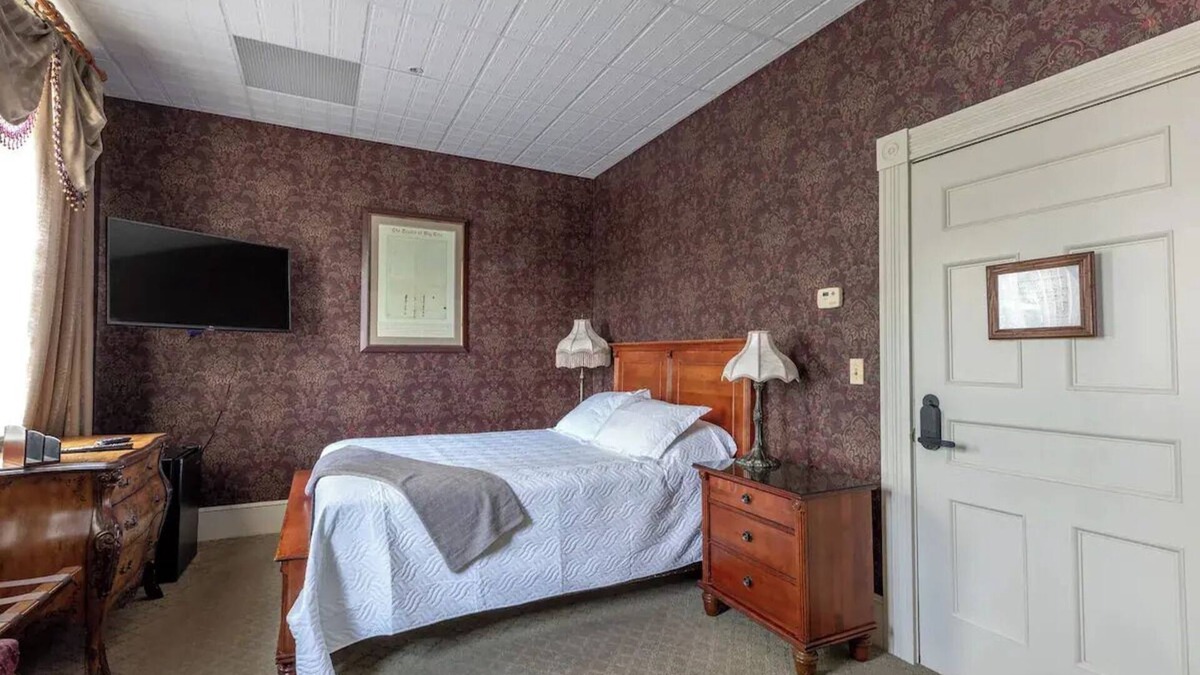 Geneseo Bed & Breakfast | Big Tree Treaty Room - Big Tree Innnn