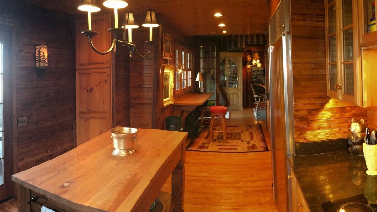 Mancelona House | Big Twin Lake Lakefront Lodge