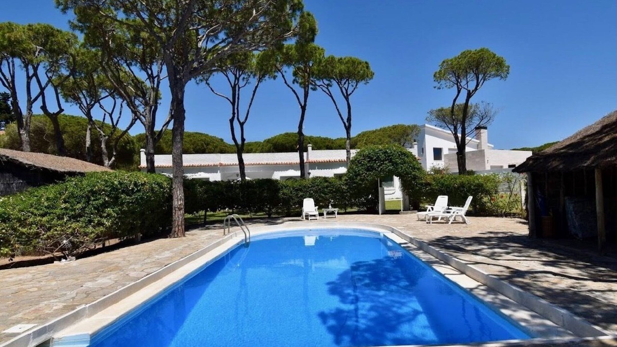 Poblado Sancti Petri Villa | Big Villa with huge garden of pinetrees and a pool, nearby the beach