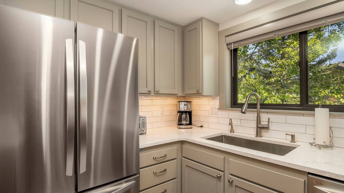 Elkhorn Village Condo | Big View Golf Course Remodeled Ridge Condo In Elkhorn