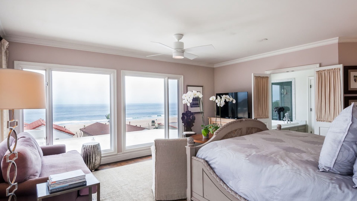 The Strand House | BIG VIEWS,ELEGANT,STEPS TO SAND AND TOWN