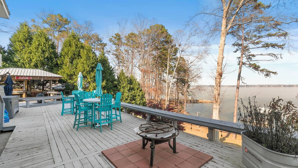Shorterville House | BIG WATER views in Abbeville: 3BR, Master Ste, Hot Tub, Ice Machine, Beach Area