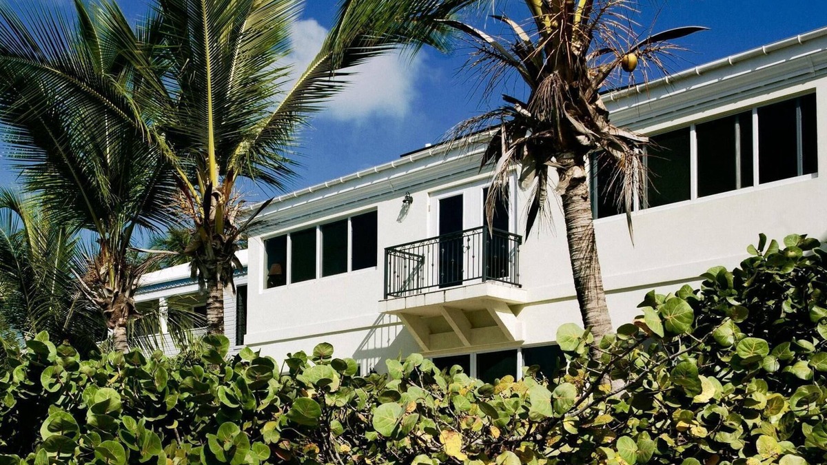 Great Cruz Bay Villa | BIG WATERFRONT BEACH HOUSE WALK TO CRUZ BAY SHOPPING WAVES BELOW BEDROOM WINDOW
